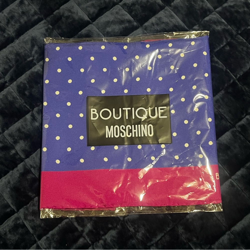 NWT!! Moschino Boutique Scarf